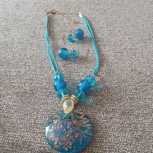 Elegant Blue Pendant Necklace and Earring Set